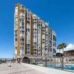 Marvellous 1 Bedroom Beachfront Flat With Parking And Pool Διαμέρισμα