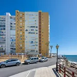 Διαμέρισμα Marvellous 1 Bedroom Beachfront Flat With Parking And Pool *