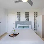 Διαμέρισμα Marvellous 1 Bedroom Beachfront Flat With Parking And Pool