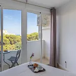 Marvellous 1 Bedroom Beachfront Flat With Parking And Pool Διαμέρισμα *