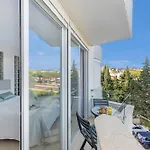 Marvellous 1 Bedroom Beachfront Flat With Parking And Pool *