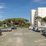 Διαμέρισμα Marvellous 1 Bedroom Beachfront Flat With Parking And Pool