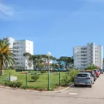 Διαμέρισμα Marvellous 1 Bedroom Beachfront Flat With Parking And Pool